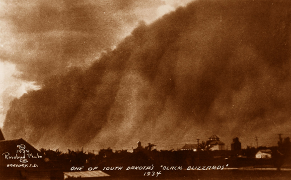 **Figure 11.18* Dust storm bearing down on Gregory, SD, south of Pierre. (National Archives, 1934)